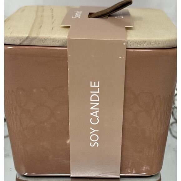 Huntington Home Fall Soy Scented Candle Amber, Leathery Guaiacwood & Sandalwood - Picture 7 of 8